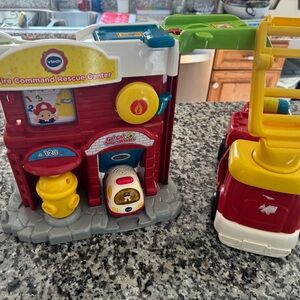 Go go smart wheels Vtech Fire Command Rescue Center & truck with ambulance Toy
